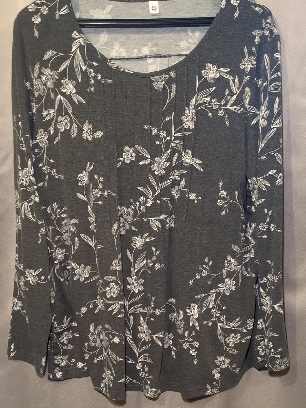 Women's Gray Floral Long-Sleeve Scoop Neck Top